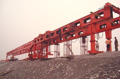 公铁两用架桥机,结构安全的铁路专用设备
